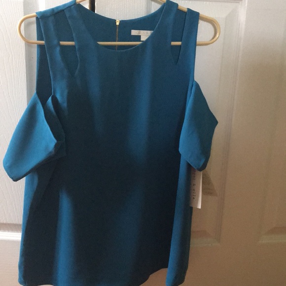 Cooper and Ella green Top Large - Picture 3 of 3